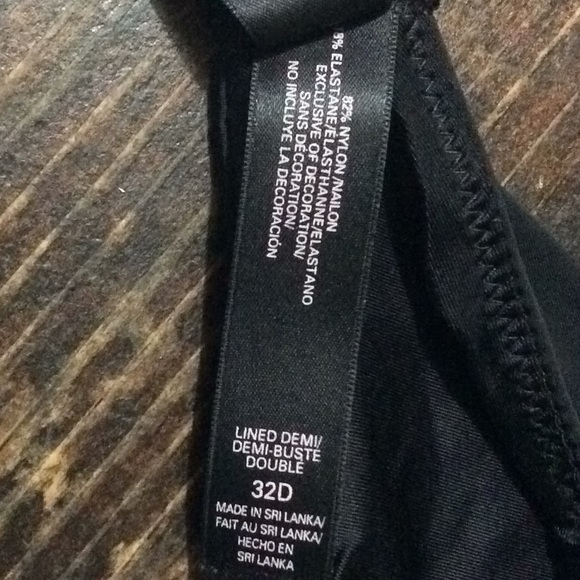 Victoria’s Secret Lined Demi Bra 32D - Picture 7 of 8